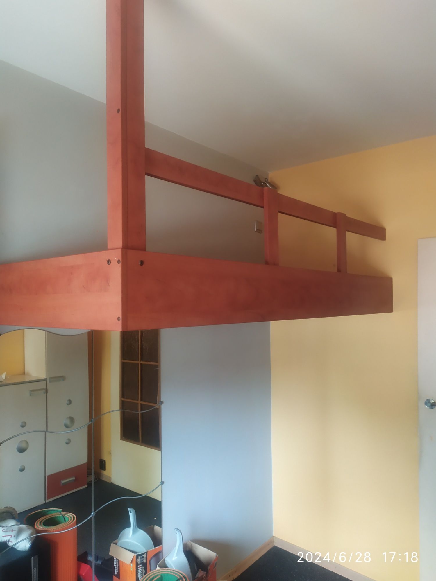 Łóżko do podwieszania. 200/90 taki był materac.