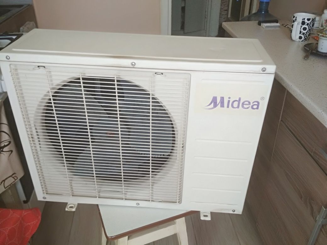 Продам кондиционер Midea MSQ3-09HR