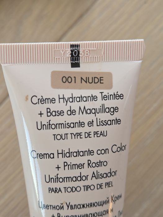 Zestaw podkładów, kosmetyki używane