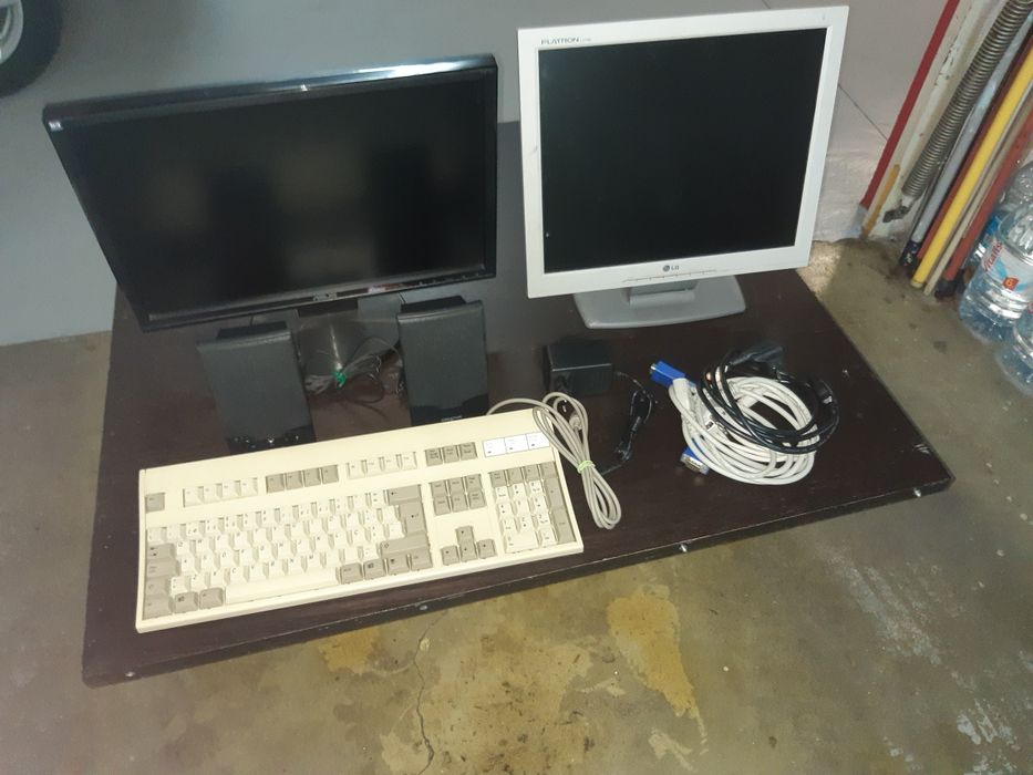 2 -Monitores, Asus e LG 2 colunas e um teclado