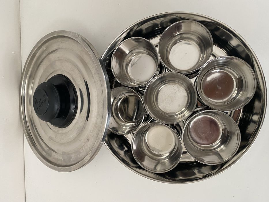 Pojemniki przybornik na przyprawy