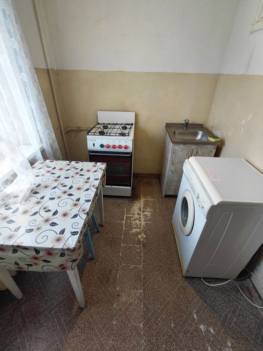 Продаж 1 кім кв Космос 3 поверх