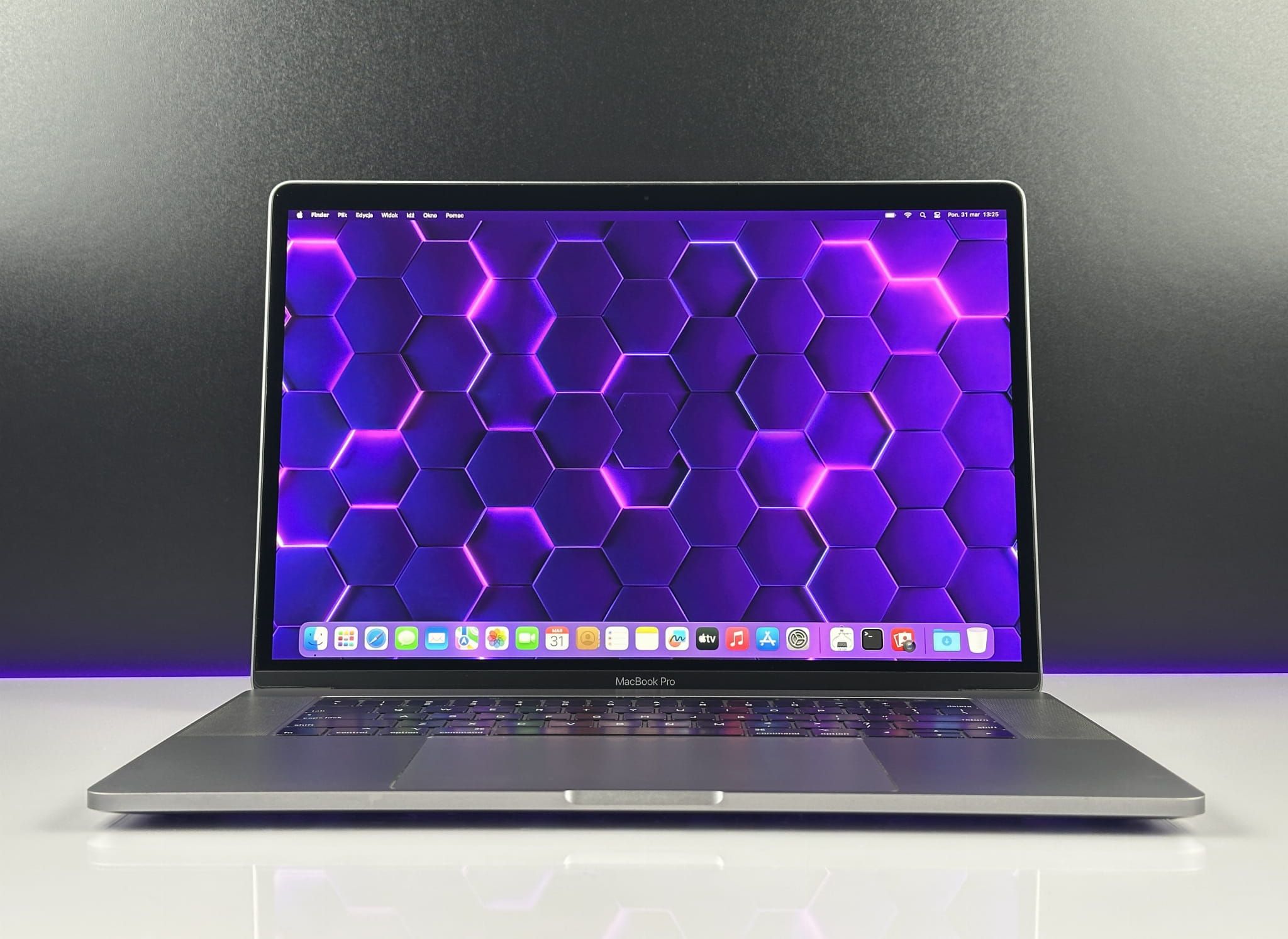Laptop Apple MacBook Pro 15 A1990 | i7-8850H / Radeon / US /gwar 12msc