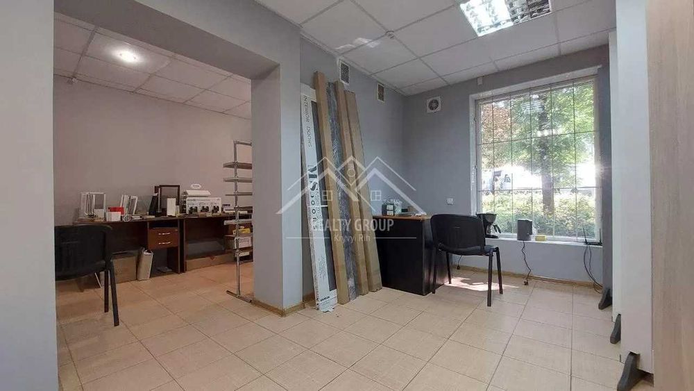 Продаж гарного приміщення під бізнес м-н Ювілейний поряд із ринком