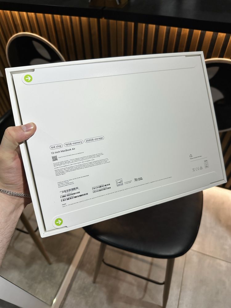 New MacBook Air 13.6’ M4 16/256GB SkyBlue/Starlight
