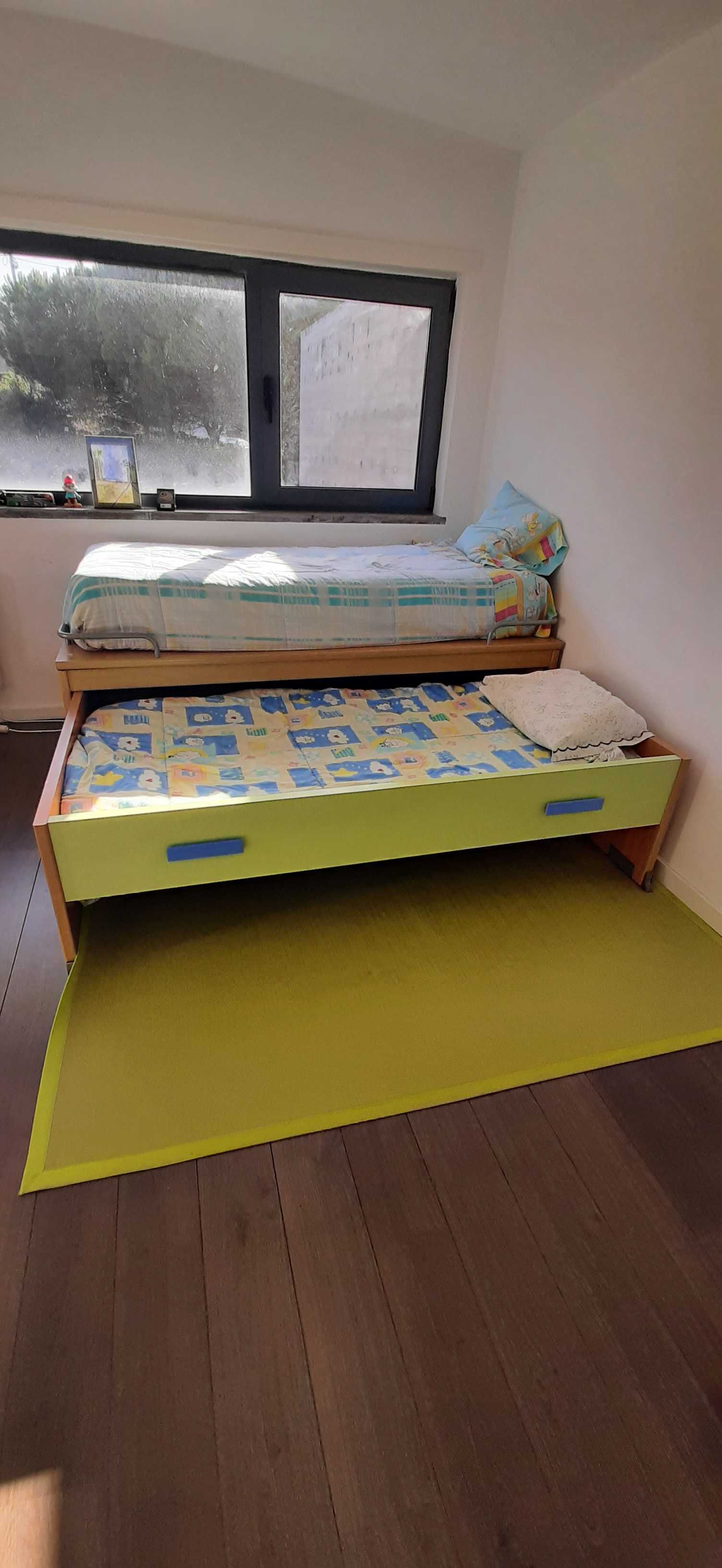 Cama de solteiro dupla com gavetão