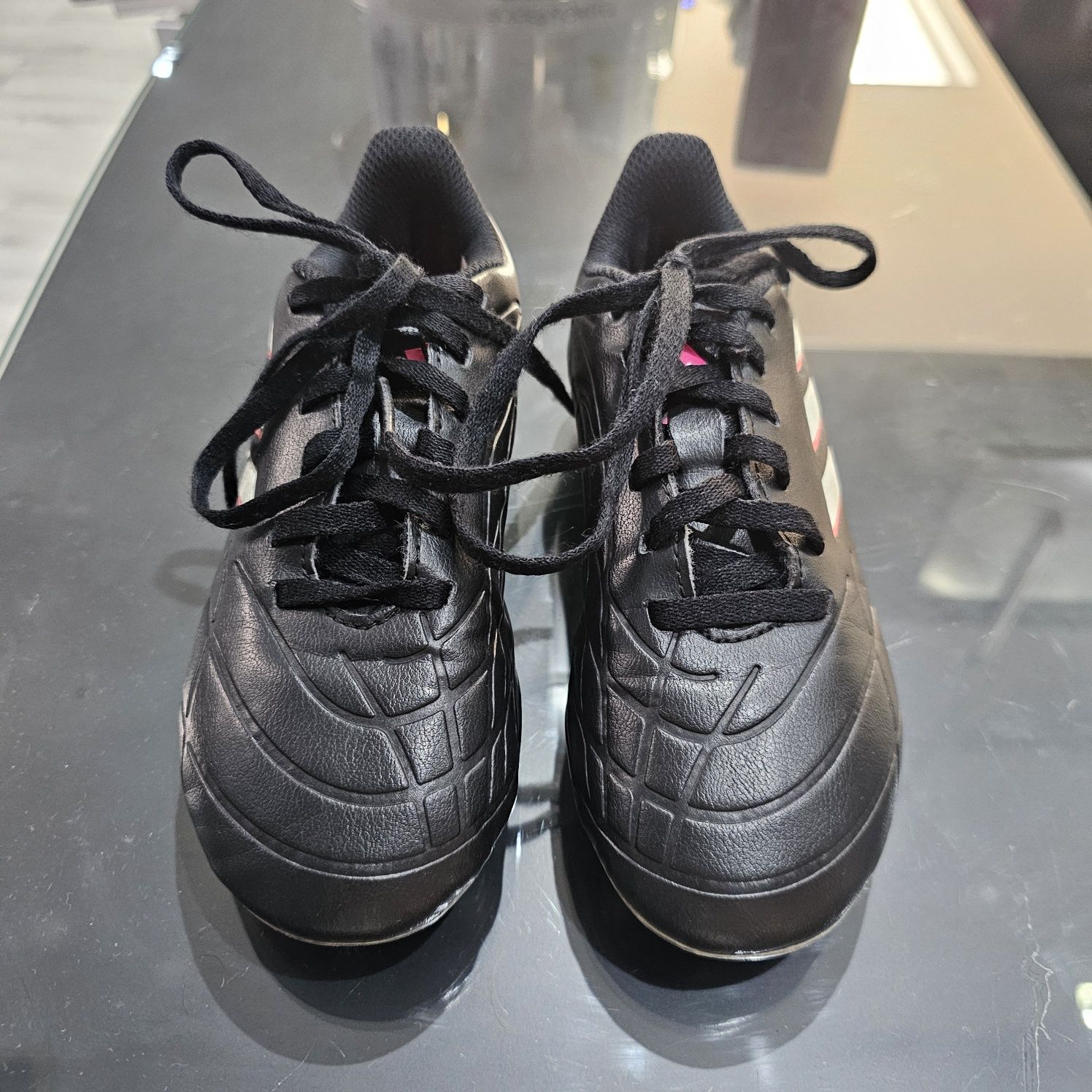 Chuteira Adidas tamanho 31