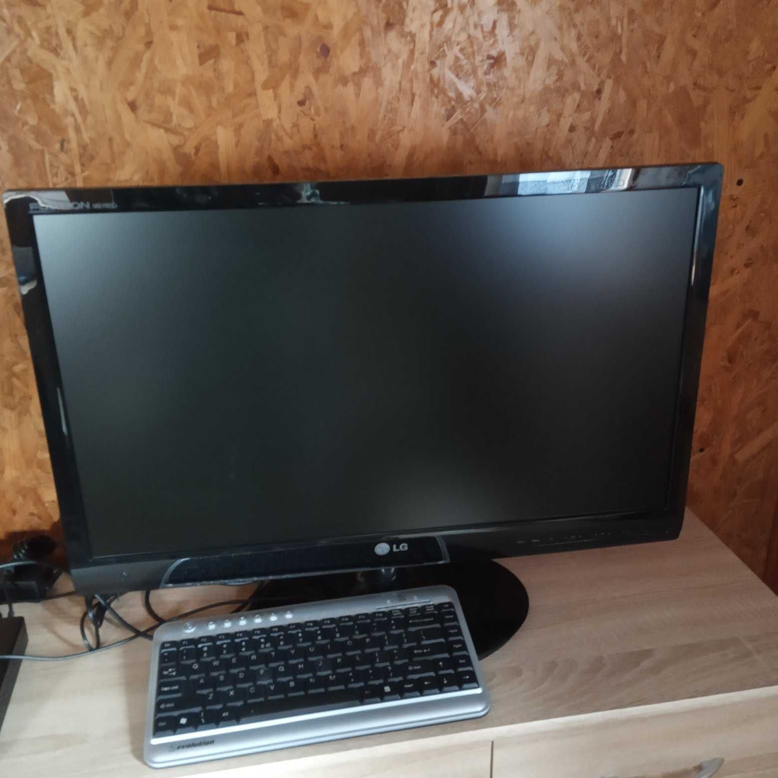 Telewizor monitor 27" Lg M2780d + nowy dekoder dvbt