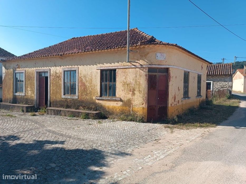 Casa para restauro situado numa zona muito bonita e tranquila na Se...