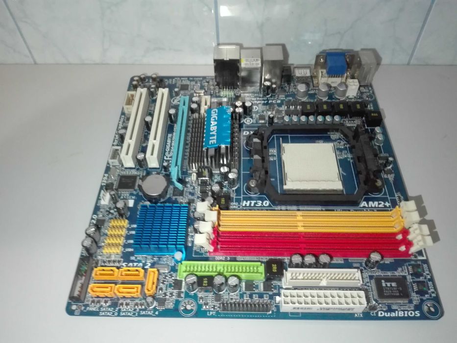 gigabyte ga-ma78gm-us2h  sAM2+