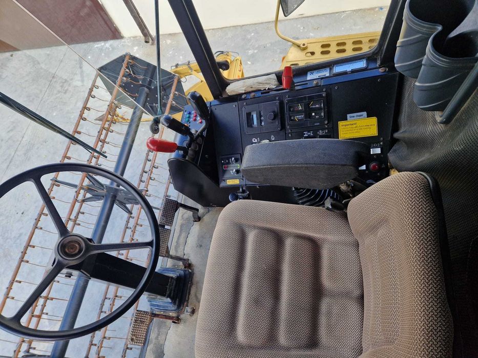 Kombajn zbożowy New Holland TX 32, heder 4,5m, bardzo ładny