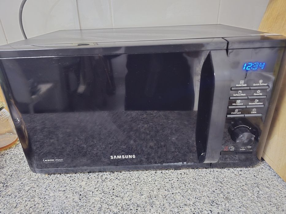 Microondas com grelhador cozinha