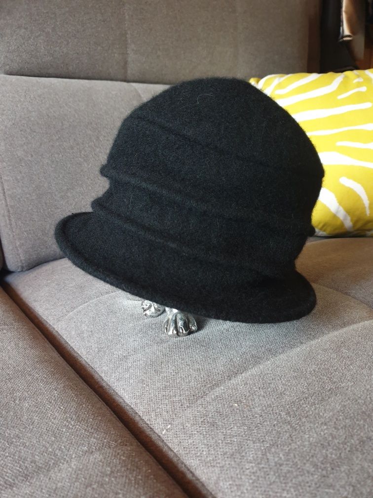 Czarny wełniany miękki kapelusz polski producent