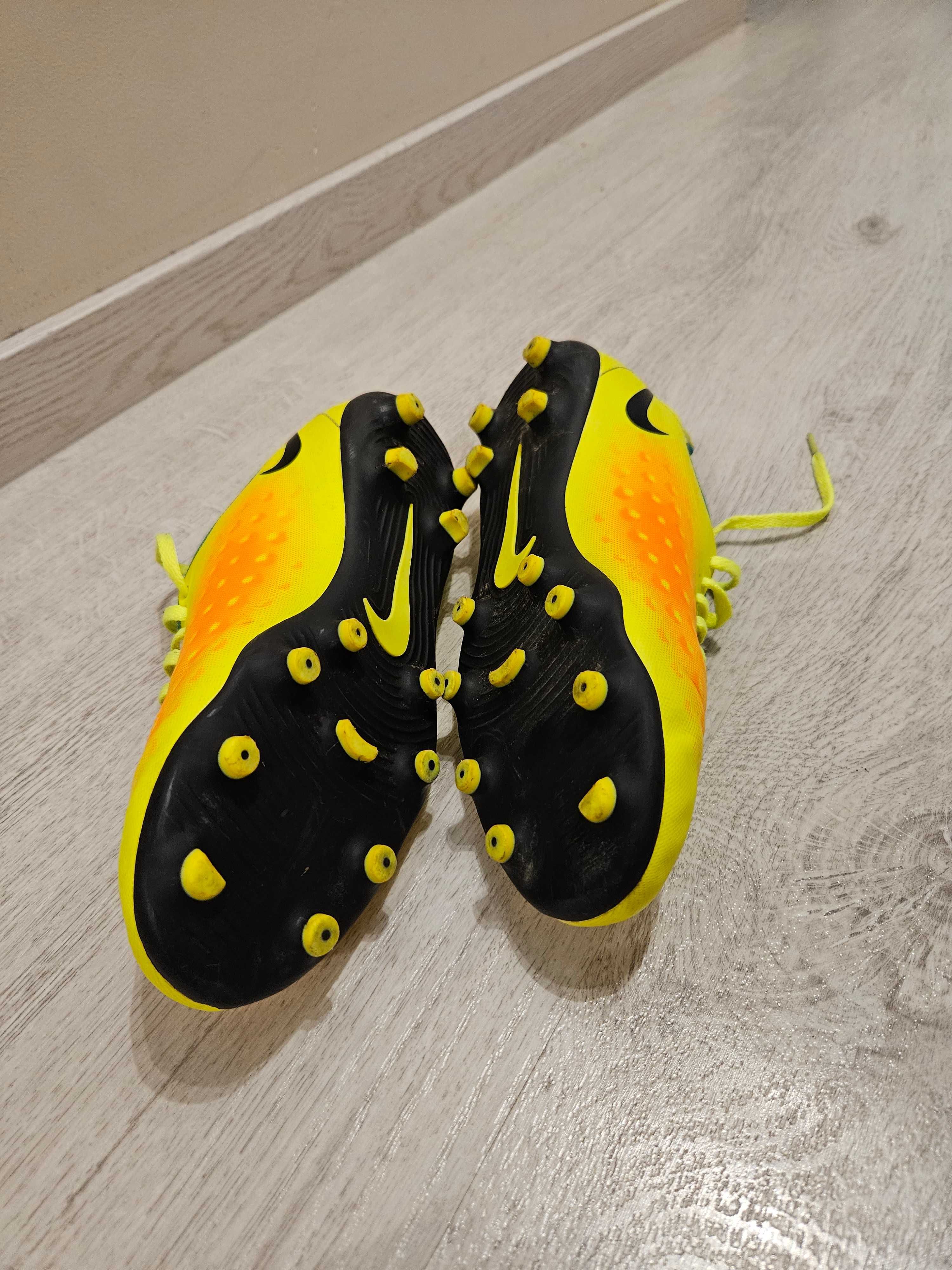 Buty piłkarskie (korki, lanki) Nike Magista r. 38