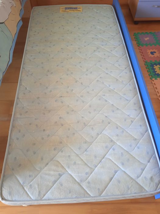 Colchão e estrado