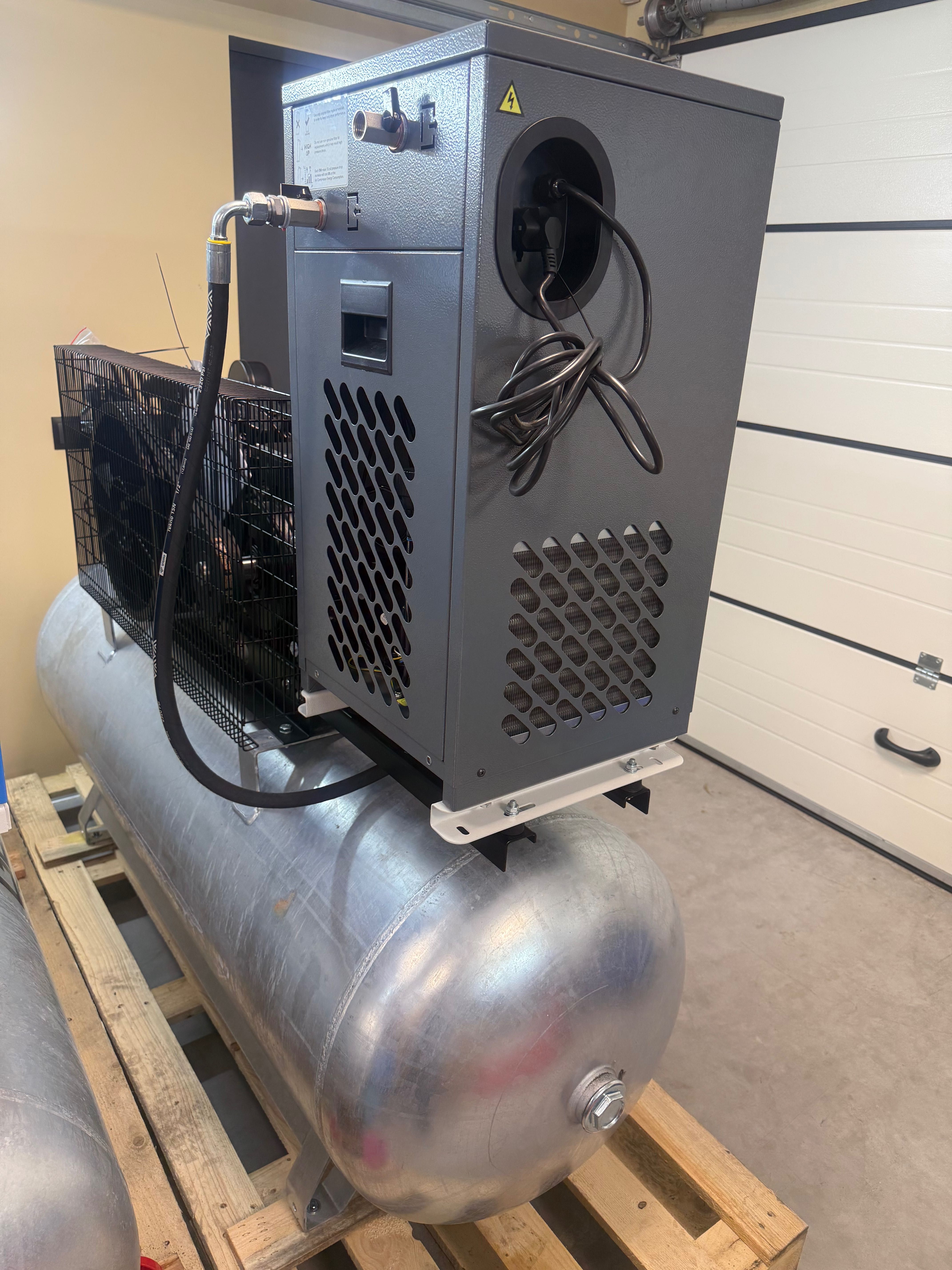 Kompresor - Sprężarka Gudepol HD 75/500/900VT 10 Bar