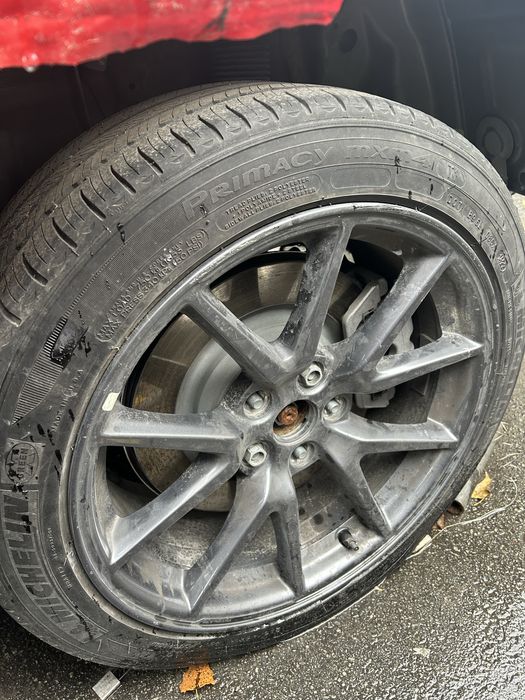 Tesla model 3 диски R18 в зборі з резиною