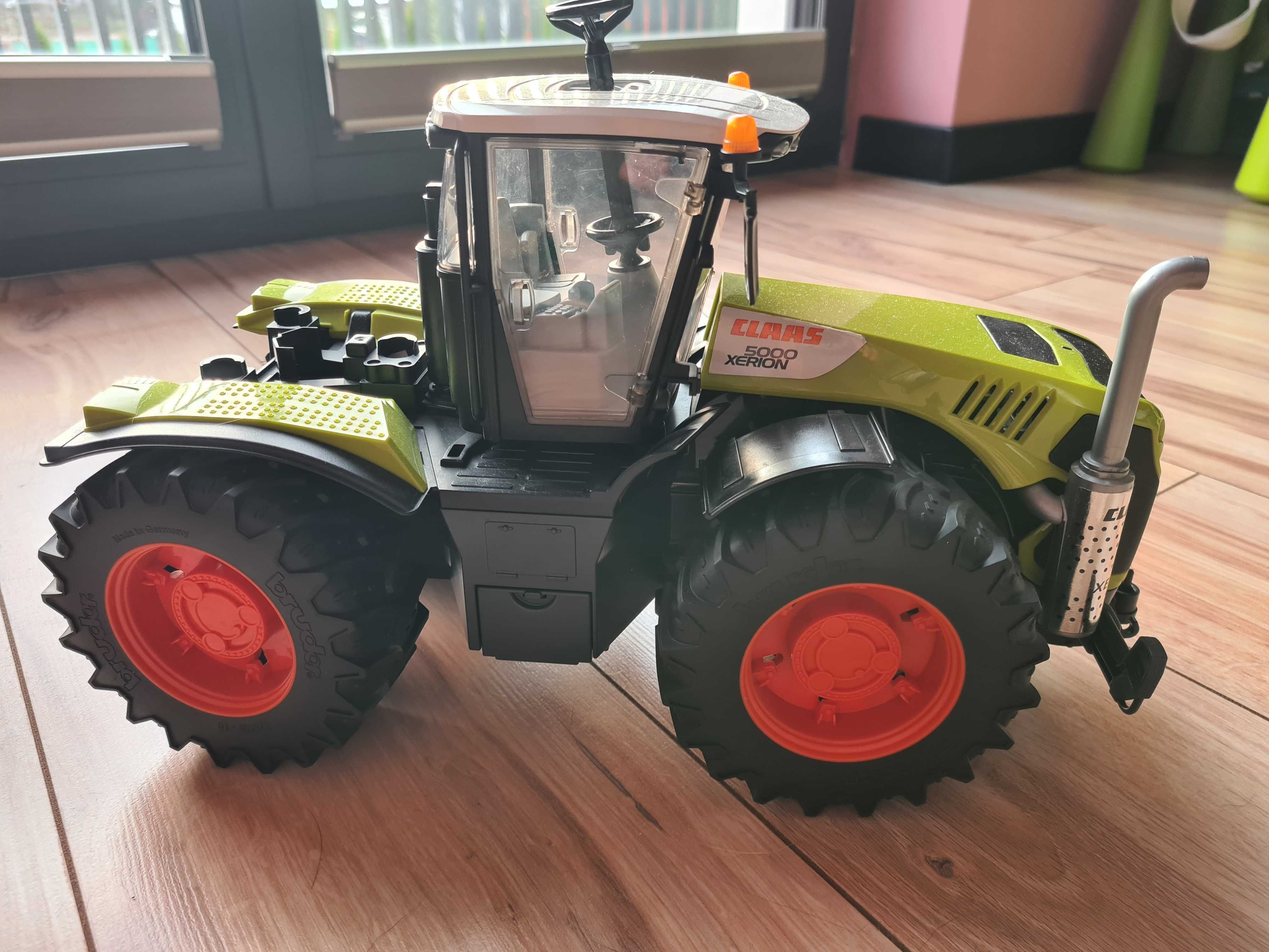 Traktor z przyczepką Bruder