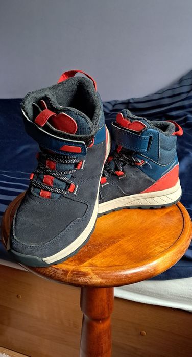 Dziecięce buty zimowe firmy Quechua.