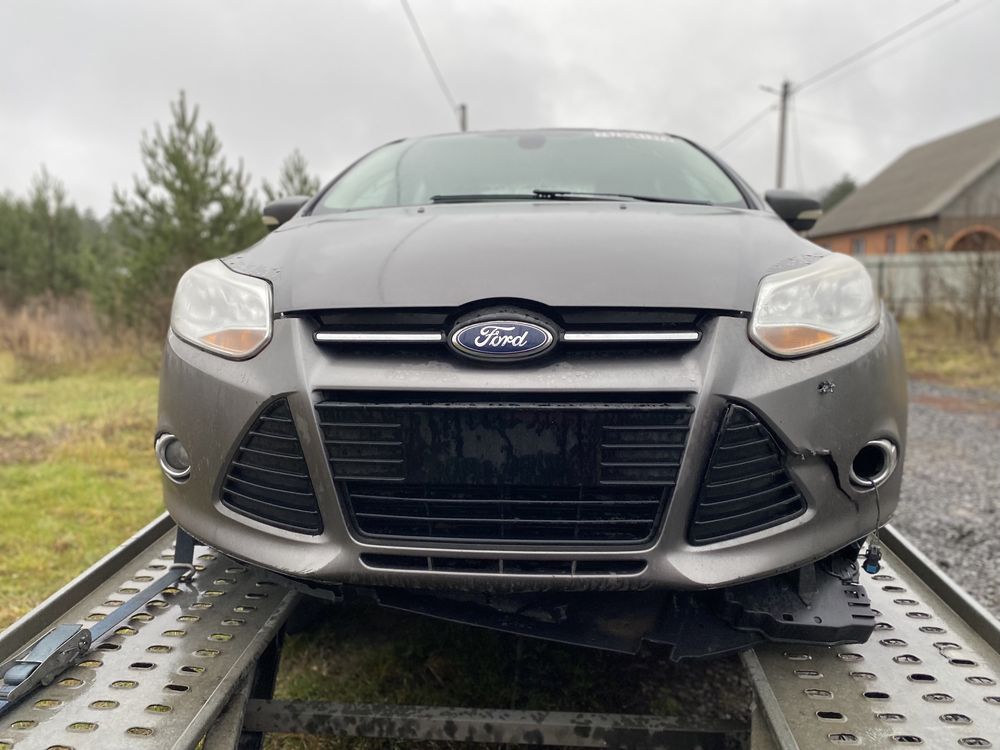 Кришка багажника Ford Focus mk3 11-18 сідан хетч ляда