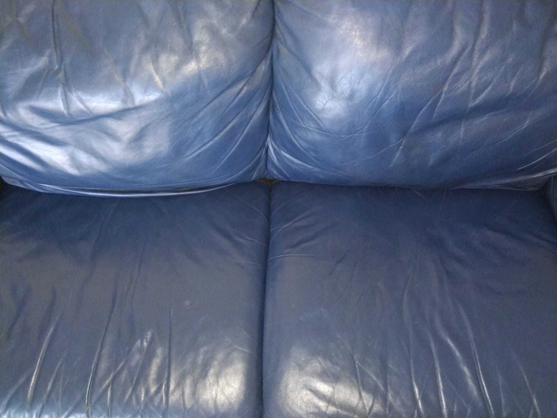 Sofá Azul em pele com enchimento — Para 3 pessoas