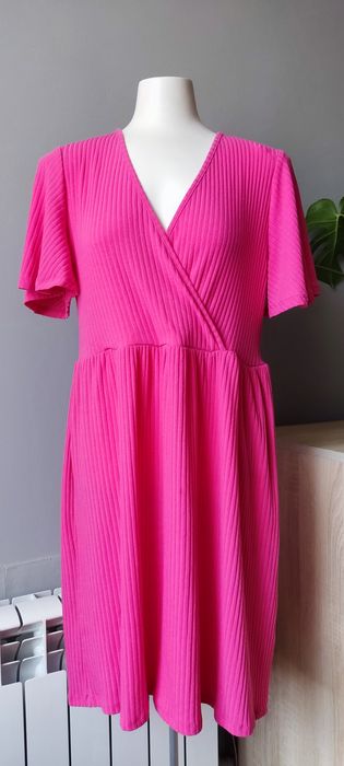Różowa sukienka rozmiar 44