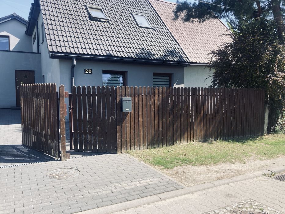 Ogrodzenie do odnowienia - solidne, ze sztachetami ok. 14m