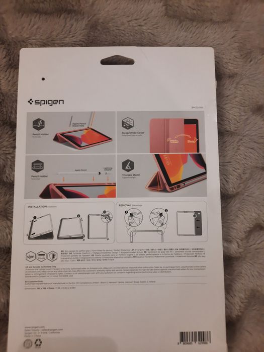 Чехол на планшет Spigen