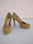 Sapatos nude em pele e camurça (portes incluídos)