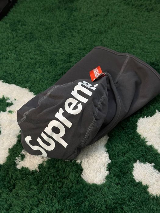 Балаклава Supeme яка змінює колір