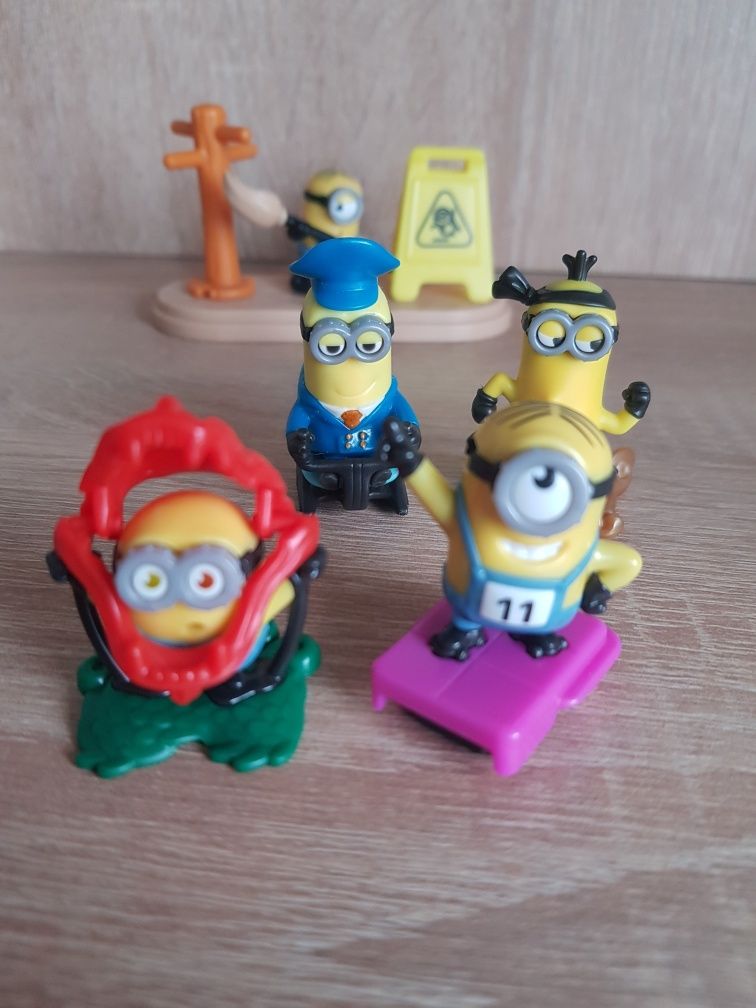 5 figurek Minionki z Jajek Kinder