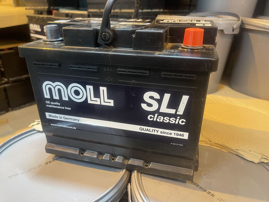 Акумуляторна батарея АКБ MOLL X-TRA Charge 12V85Ah