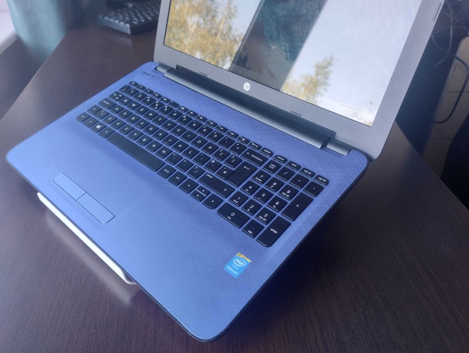 Laptop HP ze sprawną baterią, 8 GB RAM, dysk SSD, Win 10