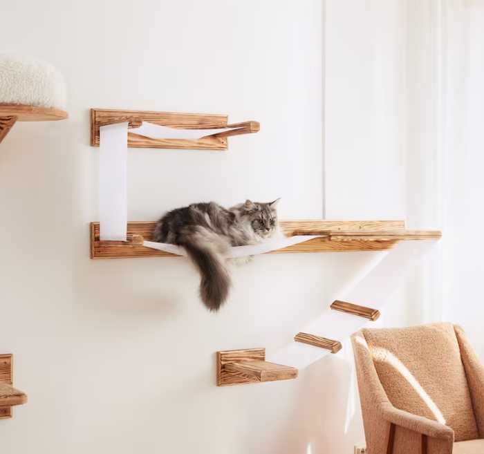 Scienna platforma do zabawy z półką i łóżkiem dla kota