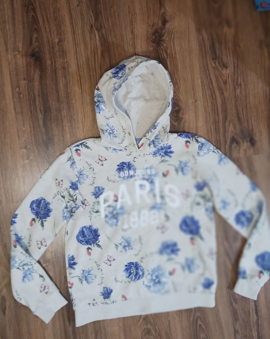 Bluza dla dziewczynki  z kapturem.