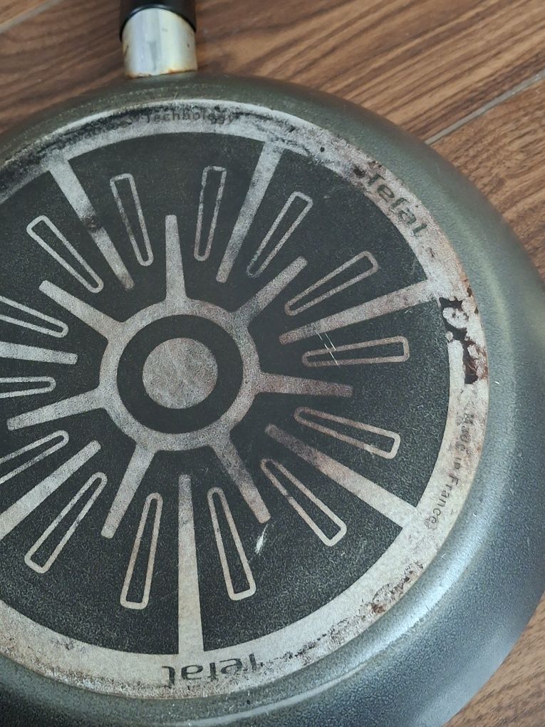 Patelnią teflonowa Tefal śr 27 cm
