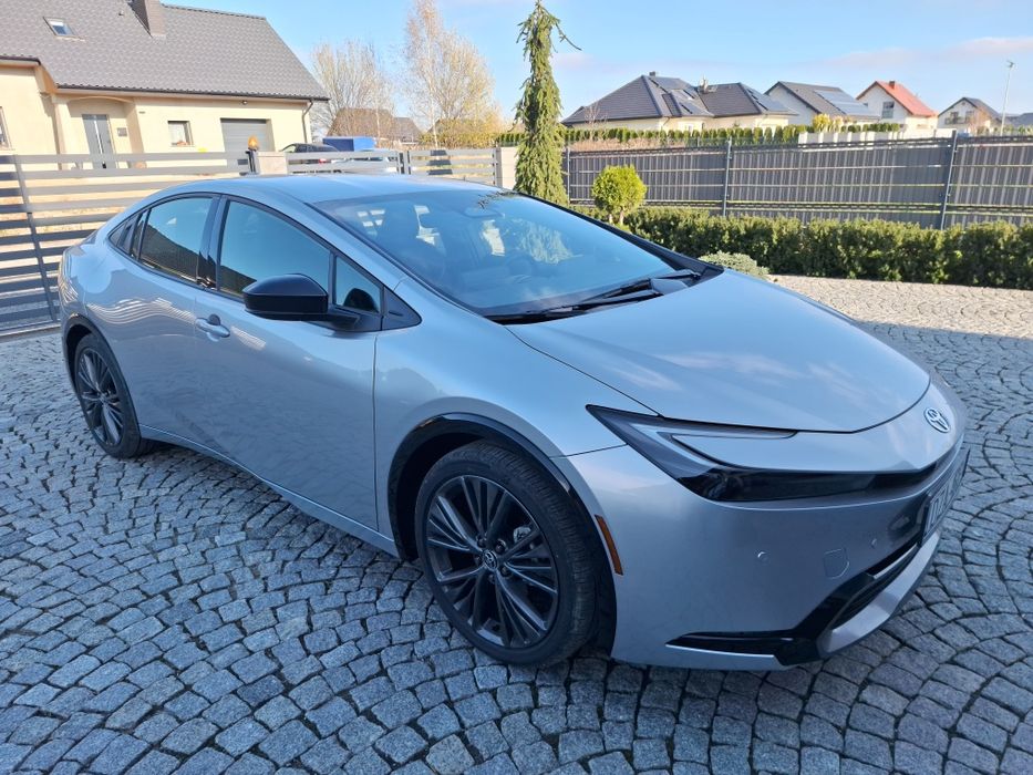 Toyota Prius V Hybryda XLE 2.0 benzyna 223 KM 2023r.