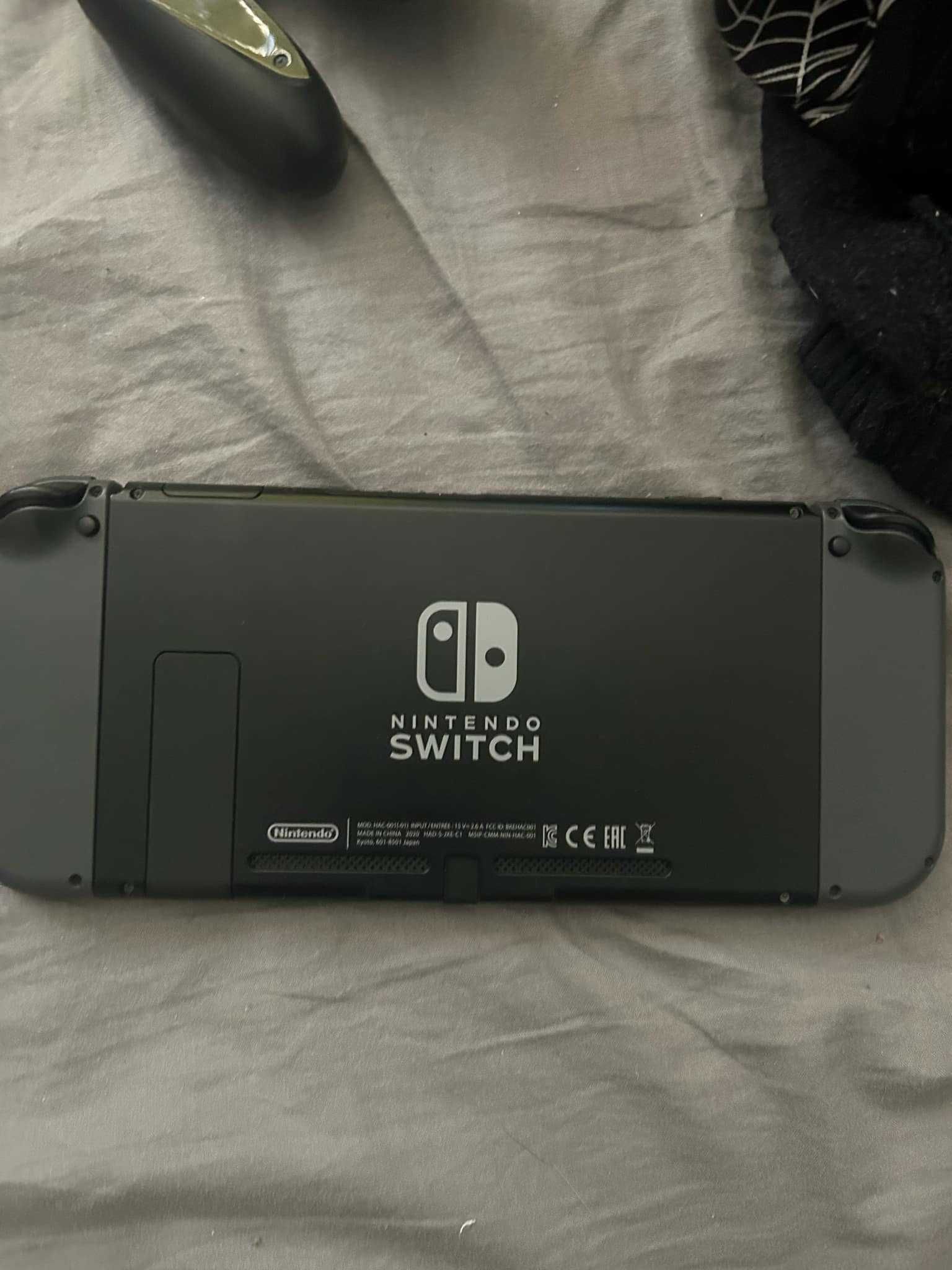 Konsola Nintendo switch + akcesoria + 2 gry GRATIS