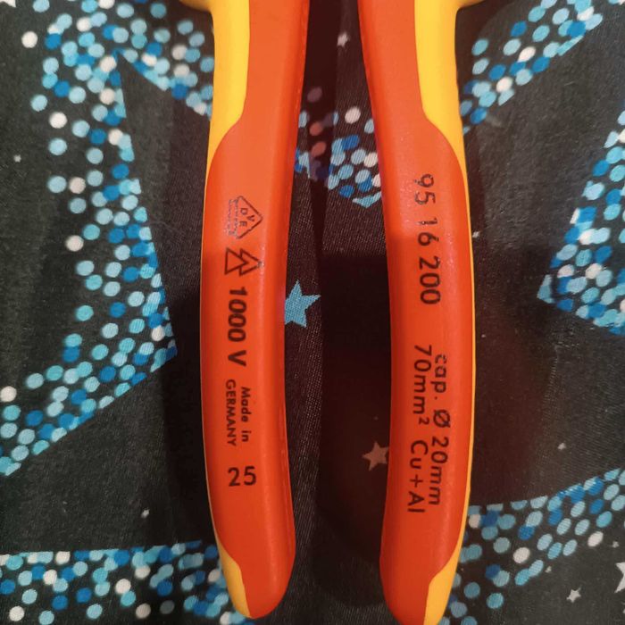 95  16  200
Knipex Nożyce do kabli
Z podwójnym ostrzem 1000V