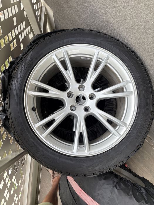Koła - Felgi ta Opony zimowy Nokian 255/45 R19.  Tesla Model Y