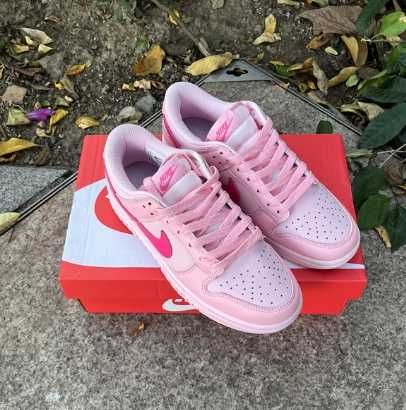 Nike Dunk Low Triple Pink 40