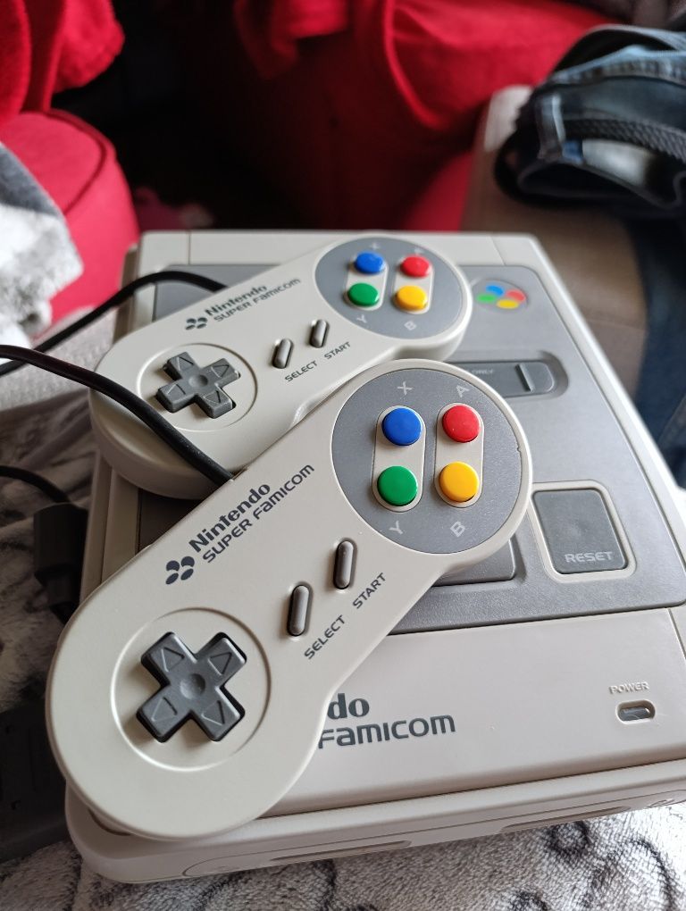 Snes plus 2 kontrolery i 5 gier NTSC