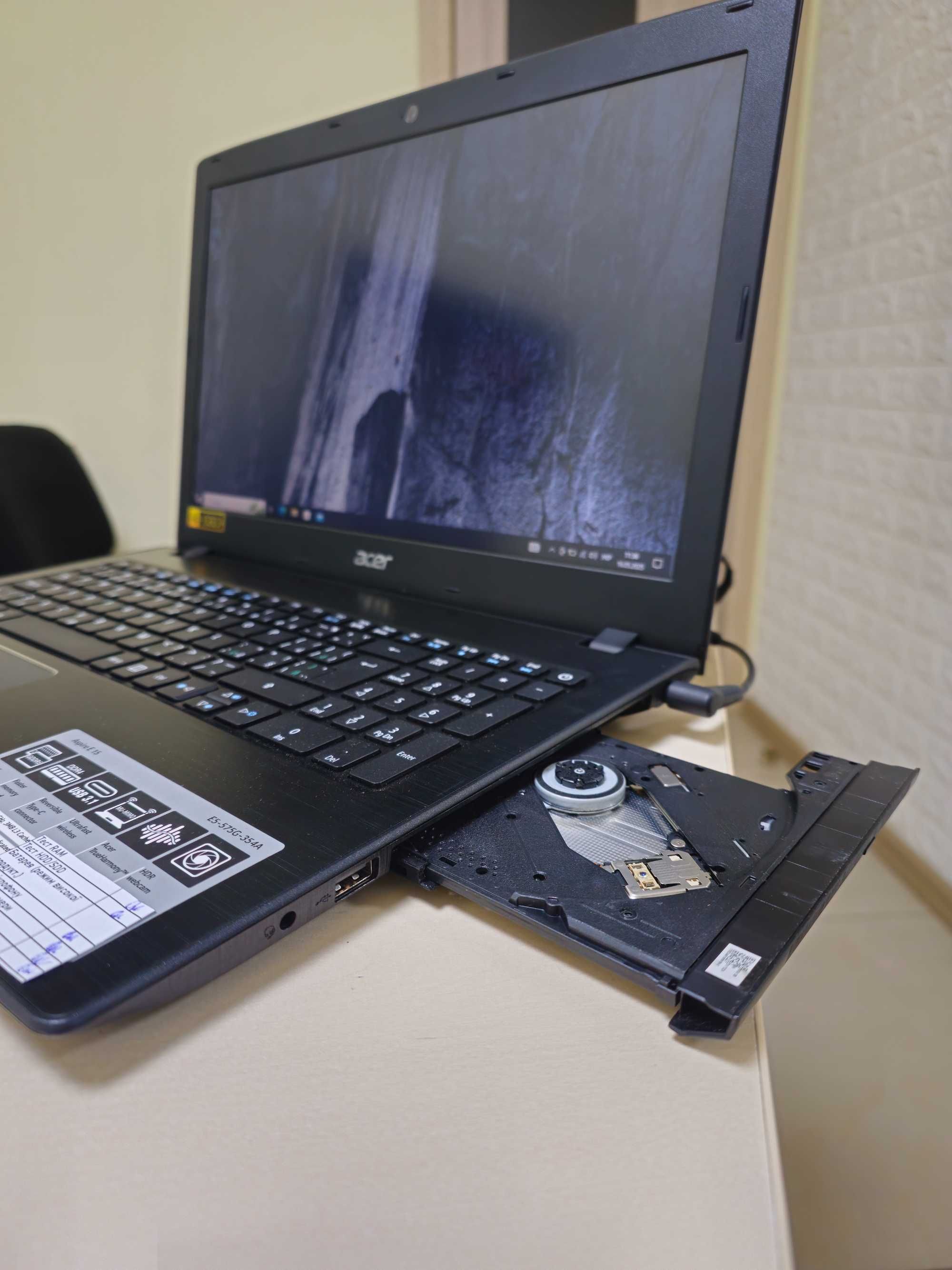 Ноутбук ACER Aspire E5-575 IlCore I3-7gen/8Gb/SSD 256Gb/GeForce940Mx