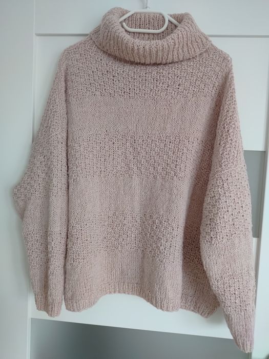 Sweter damski z golfem brudny róż