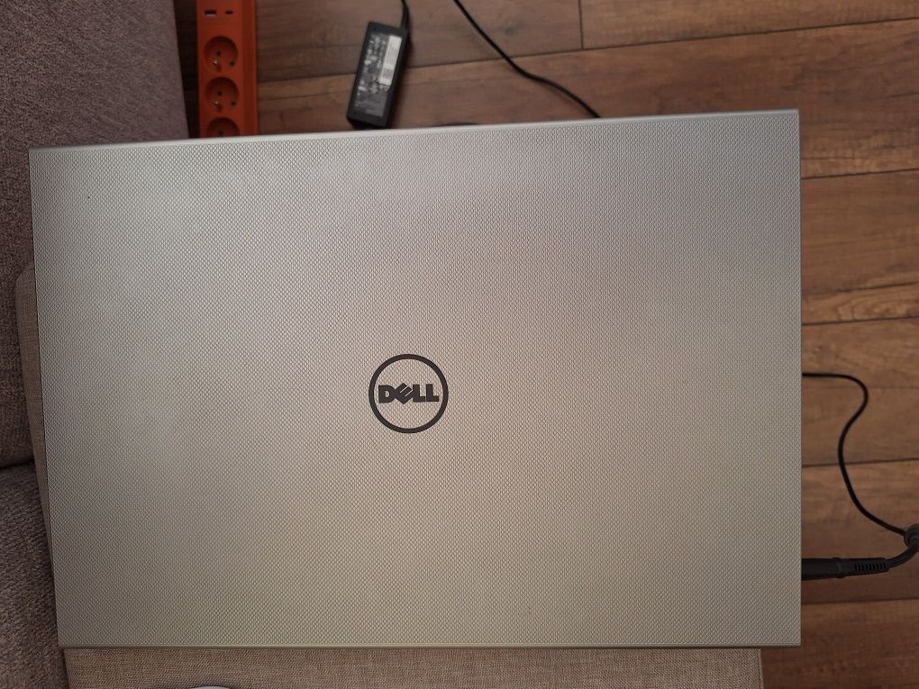 Dell Inspiron 15