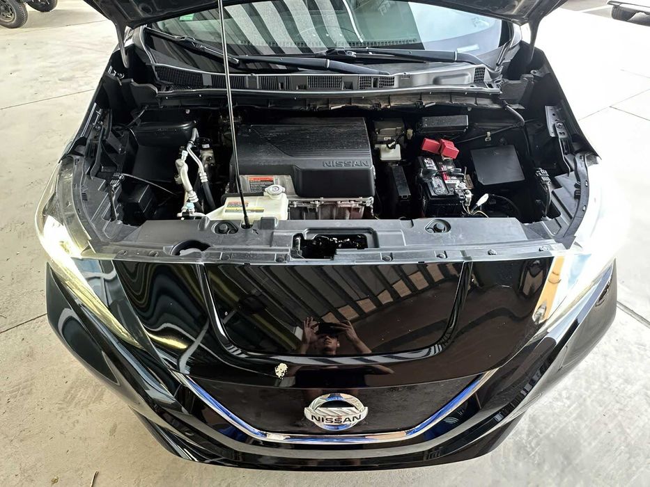 Nissan LEAF SL      2019