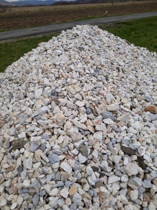 Kamień 32-63 mm  kremowo-biały