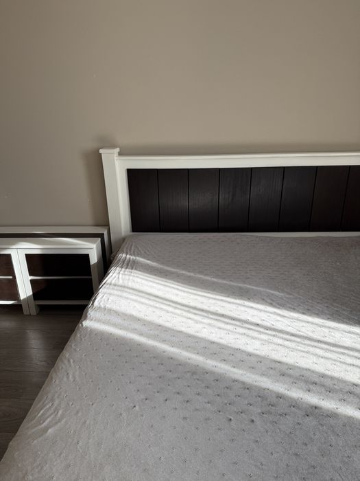 Двоспальне ліжко з масиву, матрац Vegas та 2 тумби