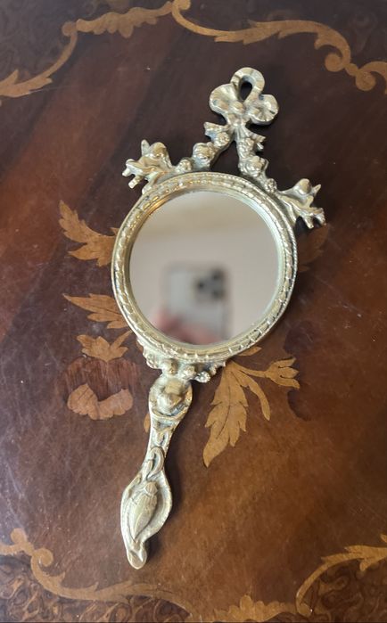 Lusterko ręczne w mosiężnej ramie