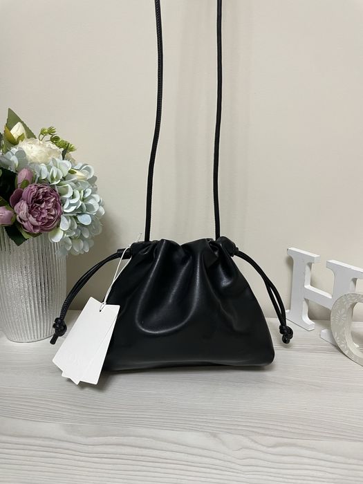 Міні-сумка COS на шнурку